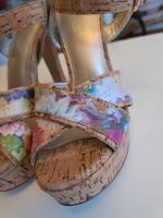 High Heels Größe 37, gold/ bunt Blumen, Gummibändchen am Riemen Nordrhein-Westfalen - Hattingen Vorschau