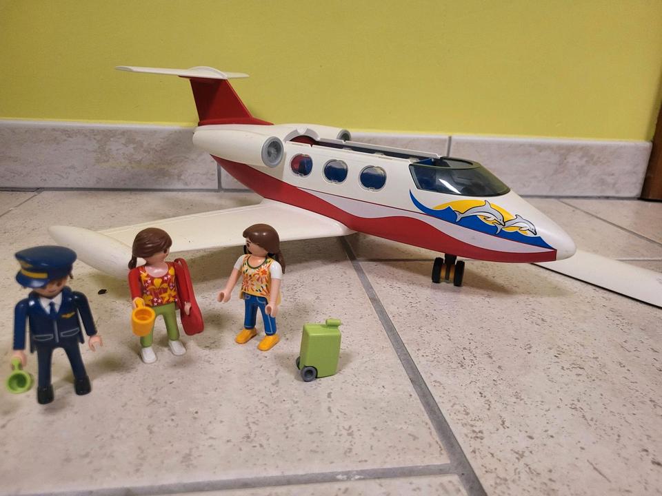 Playmobil 6081 Ferienflieger mit Pilot und zwei Passagieren. in Langenfeld
