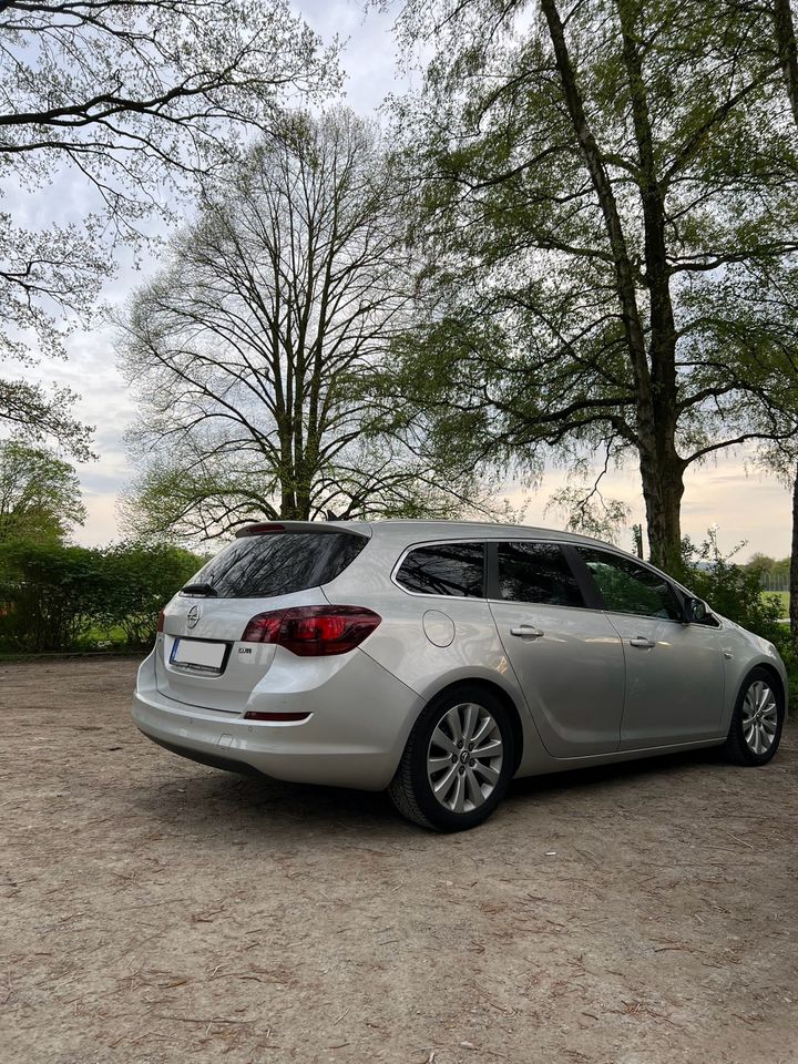 Opel Astra J Sports Tourer 1.7 CDTI TÜV 03/26 in Bielefeld