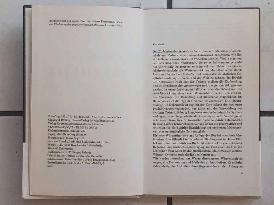 Antiquarisches Buch von 1966 "WAS IST - WAS SOLL KYBERNETIK" in Edewecht