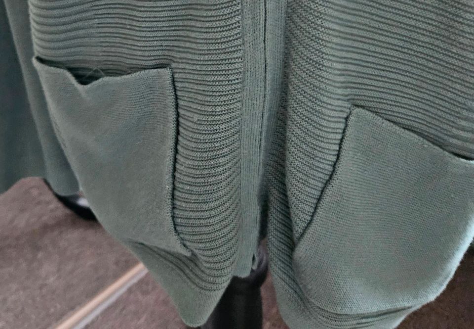 Strickjacke türkis/grün Reißverschluß Gr. M von Bonita - top in Riesa