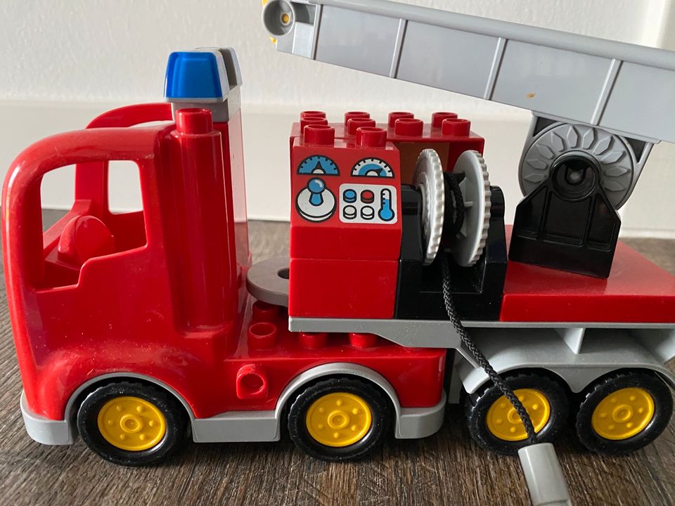 Lego Duplo 10592 Feuerwehrauto Löschfahrzeug - vollständig in Magdeburg