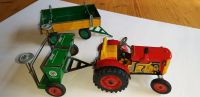 Blechspielzeug Traktor mit 2 Anhängern unbespielt, ca. 30 Jahre Nordrhein-Westfalen - Bad Driburg Vorschau