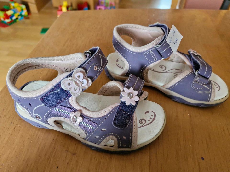 Kinderschuhe, Turnschuhe, Hausschuhe, Crocs, Sandalen 21,23,24,26 in Ehingen Mittelfr