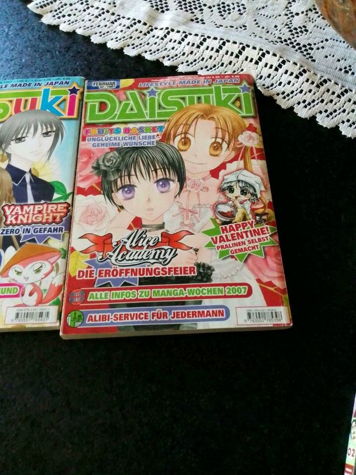 2 Ältere Daisuki, Hello Kitty, Vampire  knight in Rust