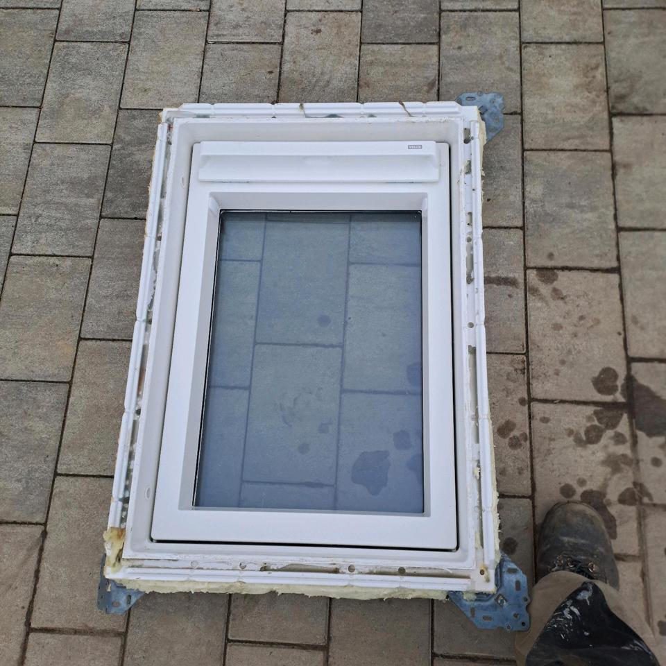 2 x Dachfenster 55x78 Velux mit Eindeckrahmen - Preis pro Fenster in Pöhl