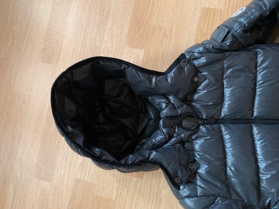 Moncler Jacke Daunenjacke Winterjacke Übergangsjacke XS 34 in Bottrop