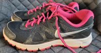 Nike Sneakers/ Turnschuhe / Schuhe, Gr. 36,5, schwarz / pink Hessen - Lich Vorschau