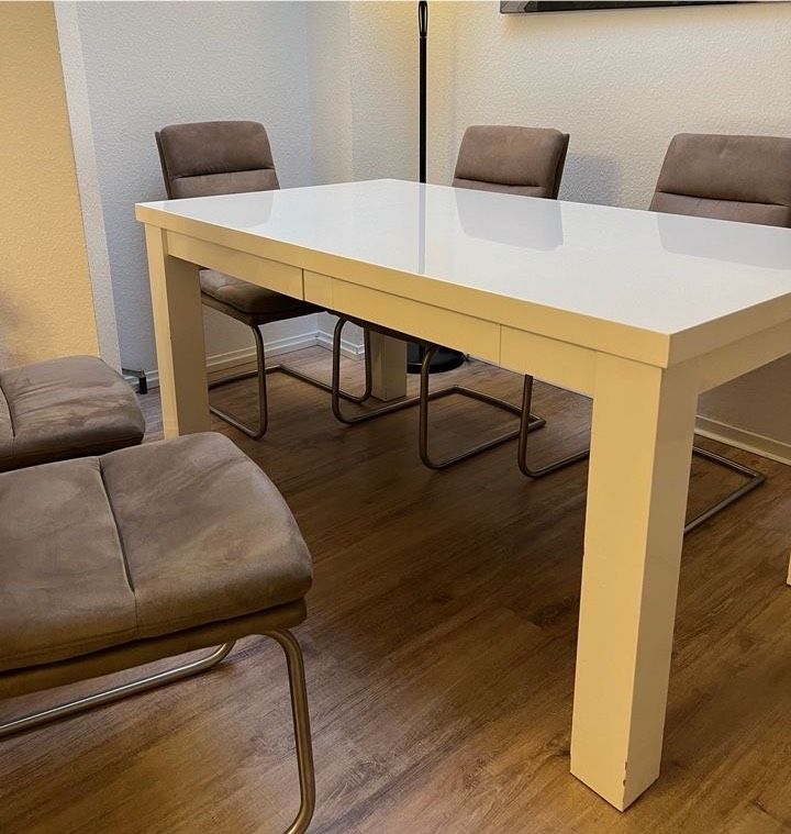 Esstisch Küchentisch Tisch weiß mit 4 Stühlen gut erhalten in Berlin