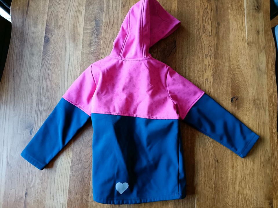 Softshelljacke Mädchen von Topolino Größe 110. in Lindetal