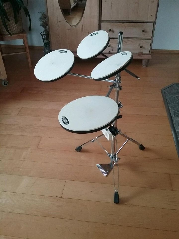 Drum-Kit, Übungs-Schlagzeug in Wertach