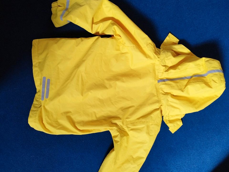 Regenjacke gelb Tchibo 110/116 in Rhede