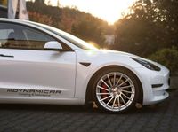 WINTERKOMPLETTRÄDER MOTEC TORNADO SILVER 19 ZOLL TESLA MODEL 3 Nordrhein-Westfalen - Schmallenberg Vorschau