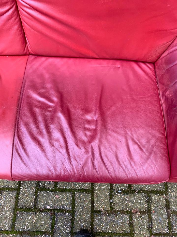 rotes Ledersofa / Récamiere / Couch von Ponsel (2-Sitzer) in Bocholt