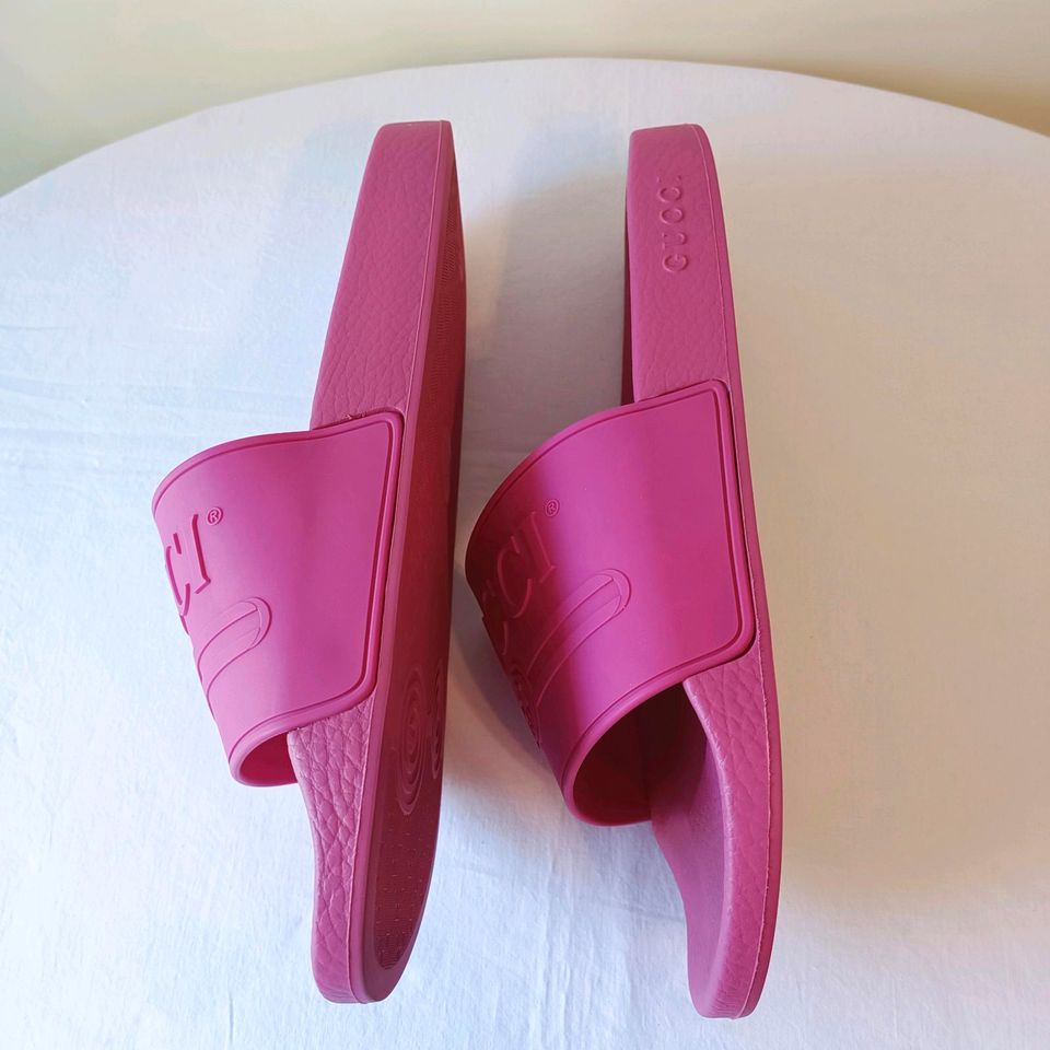 Gucci Logo Rubber Slides Sandalen Fuchsia Size 12 - 46 IT/EU in München