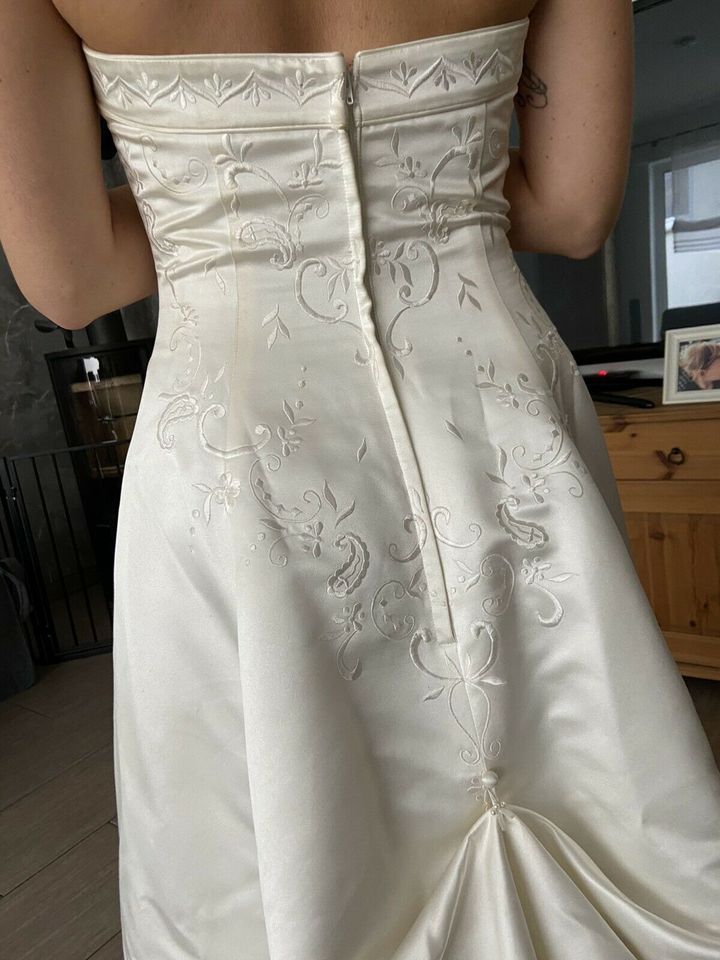 Hochzeitskleid Brautkleid A-Linie mit Handschuhen Stola Gr. 38/40 in Gevelsberg