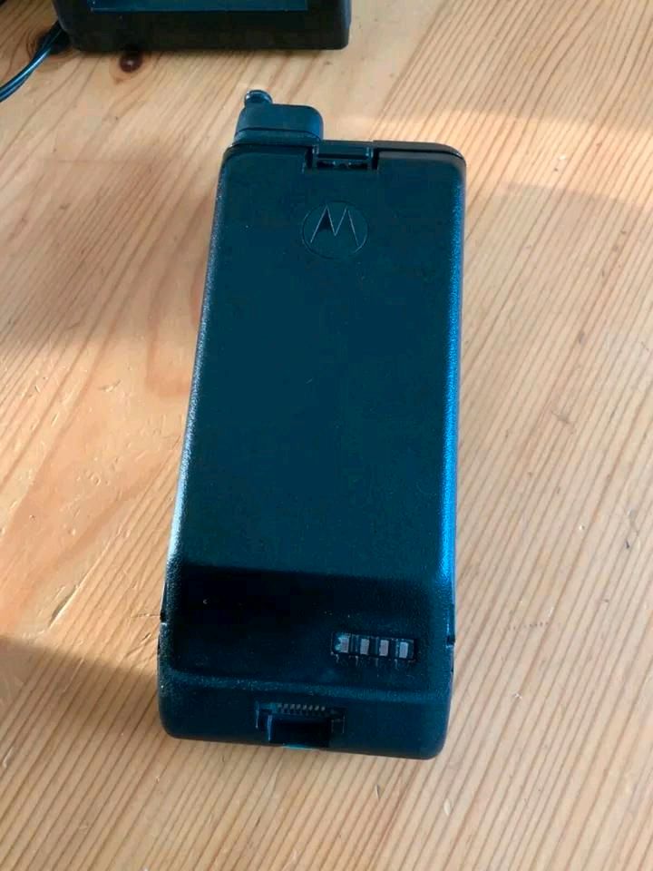 Motorola E-PLus Handy PT-9 ["Knochen"]: in Wiesbaden