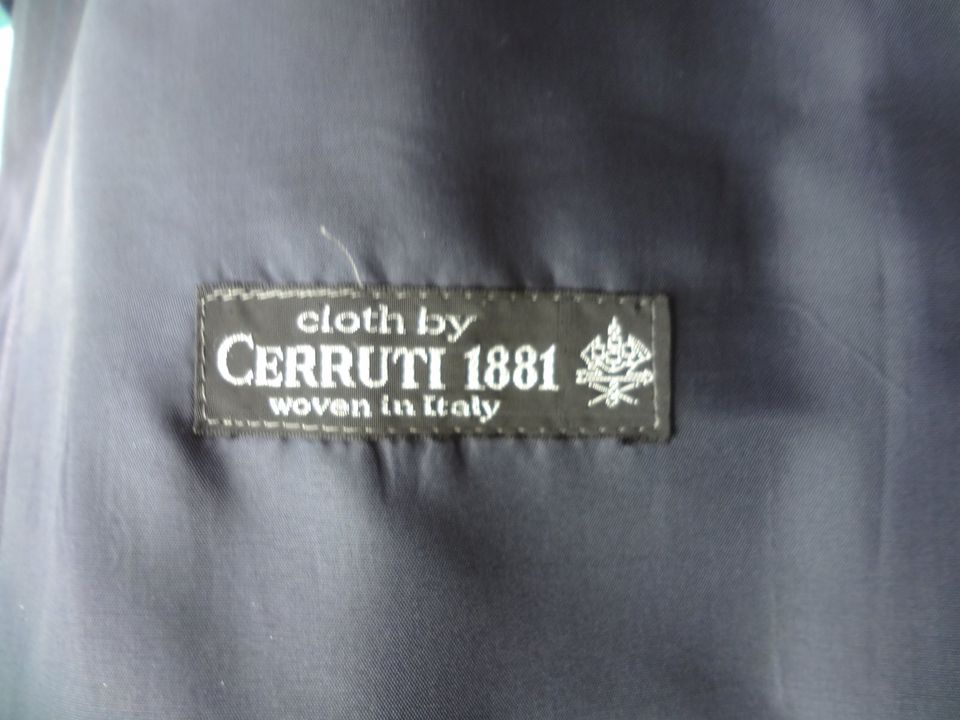 Anzug  von Cerruti  dunkelblau  +  anthrazit Anzug von Angelo L. in Verl