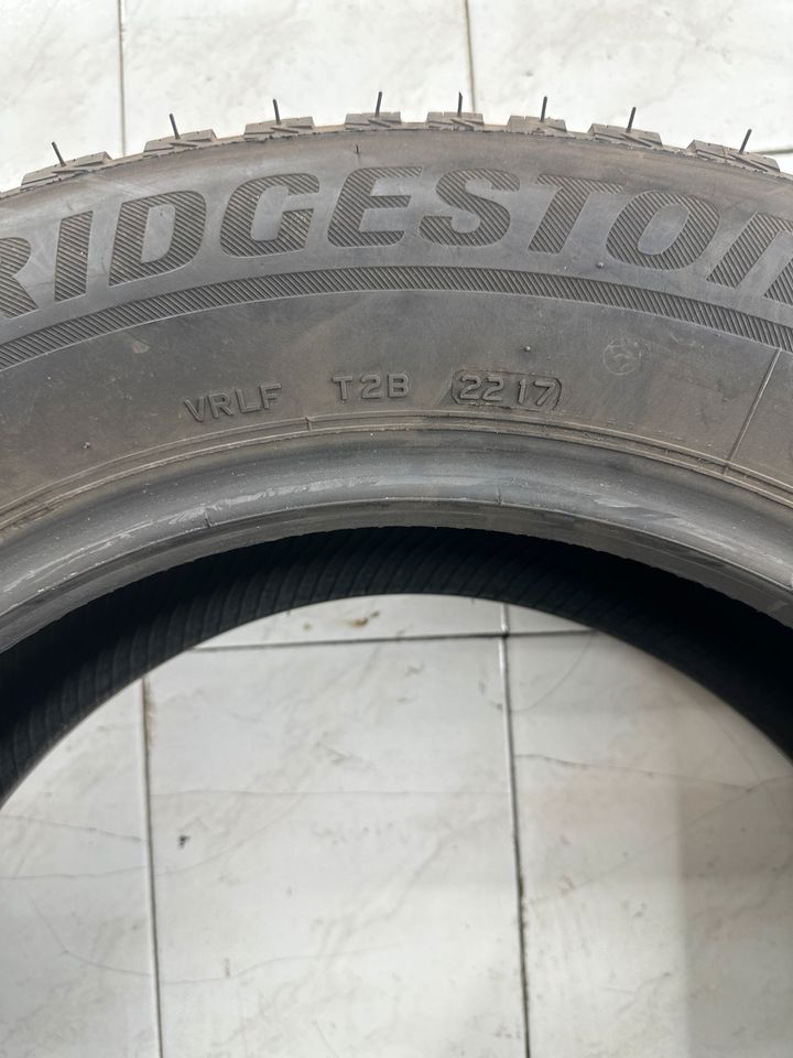 215/65 R17 99H Winterreifen Bj.2017 BRIDGESTONE 5-7mm in Remscheid