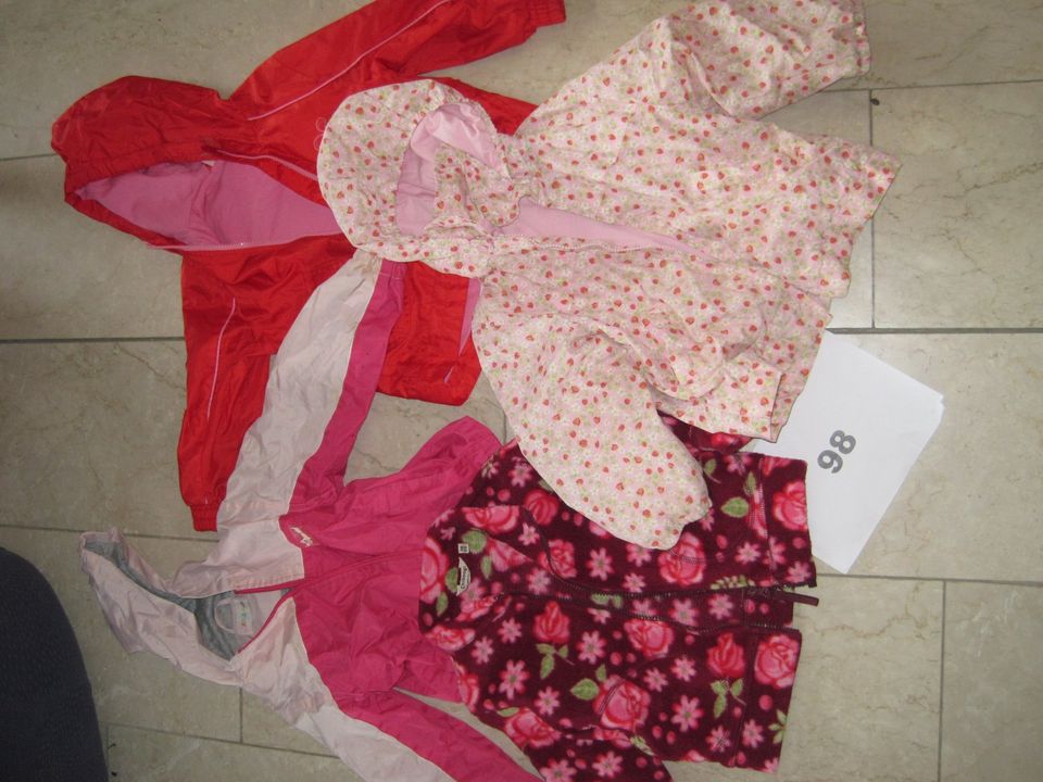 4x Sommerjacke 98 Mädchen Regenjacke kik rosa H&M Fleece Jacke in Hessen -  Hüttenberg | Babykleidung Größe 98 kaufen | eBay Kleinanzeigen ist jetzt  Kleinanzeigen