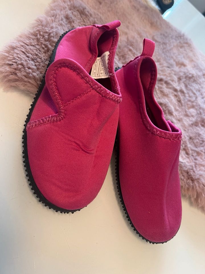 Wasserschuhe pink gr. 27 neu Mädchen in Bad Emstal