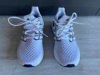 adidas ULTRABOOST DNA 5 Laufschuh, Größe 38 2/3 Hessen - Dreieich Vorschau
