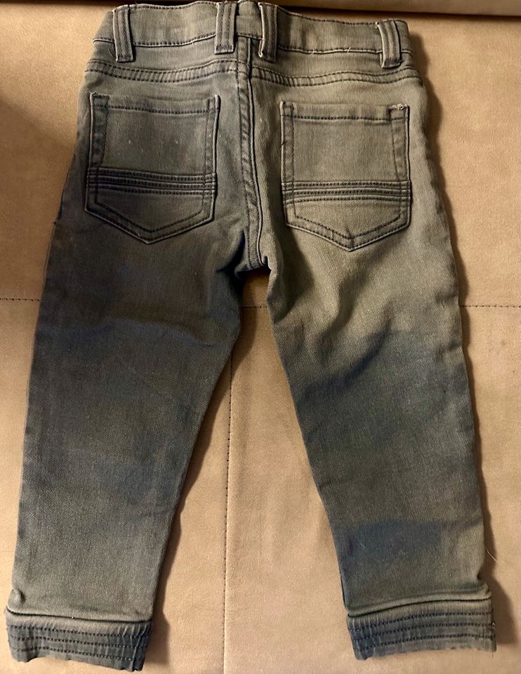 Jeans mit Bund in Hellblau ( Größe 98 ) Top Zustand in Berlin