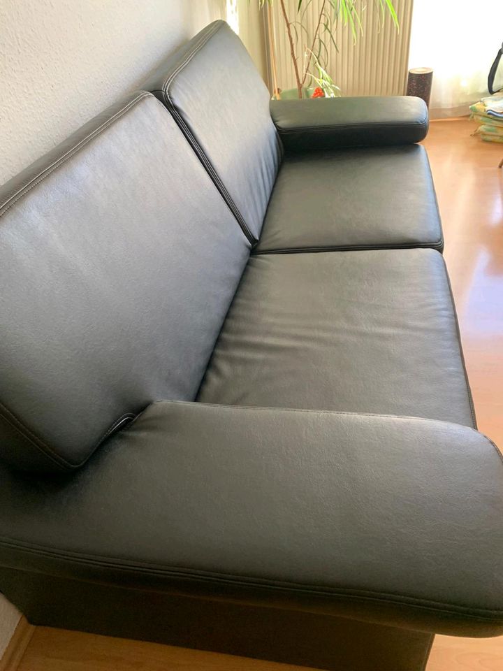 Zweisitzer-Sofa, schwarz in Röttenbach (bei Erlangen)
