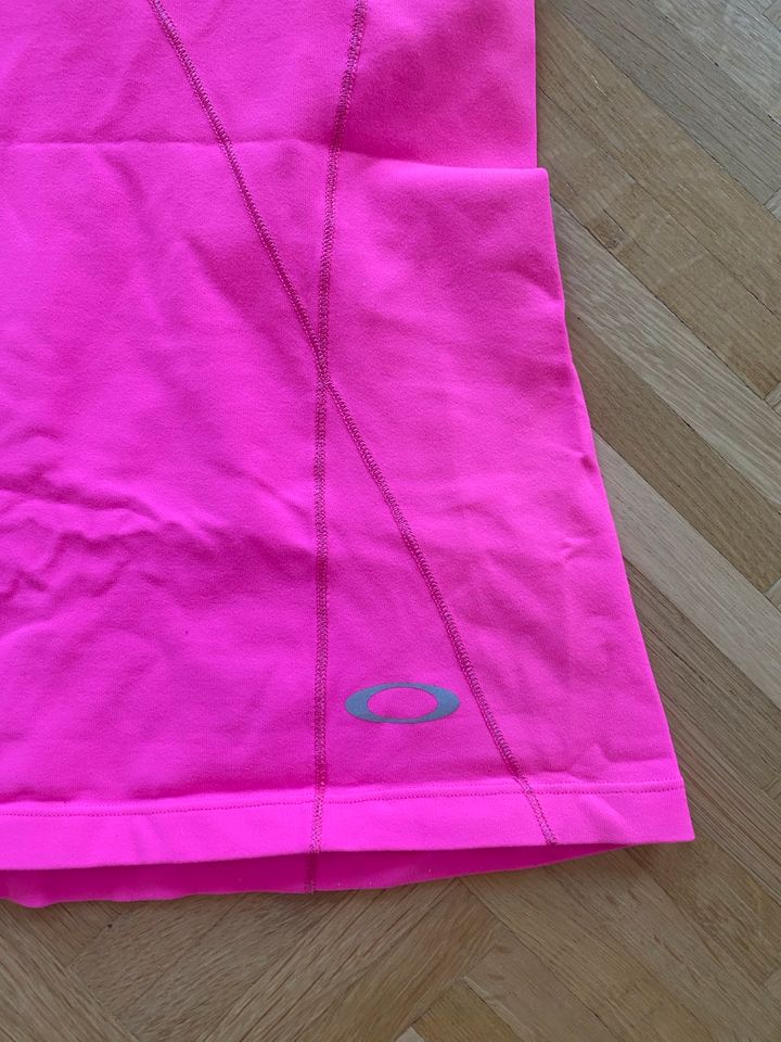 Oakley Fitness Oberteil, pink, mit integriertem BH in München