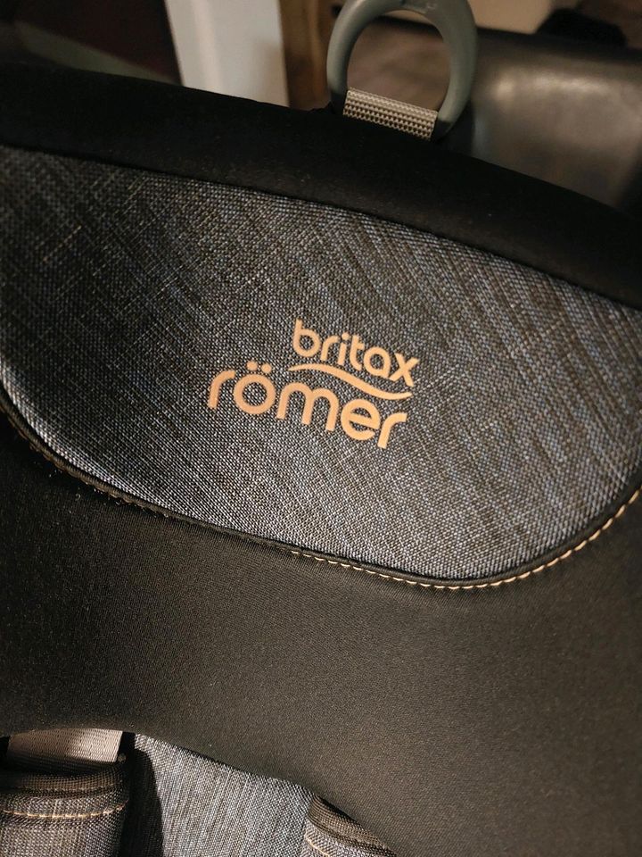 Isofix Reboarder Kindersitz britax römer dualfix²r, wie neu in Furth