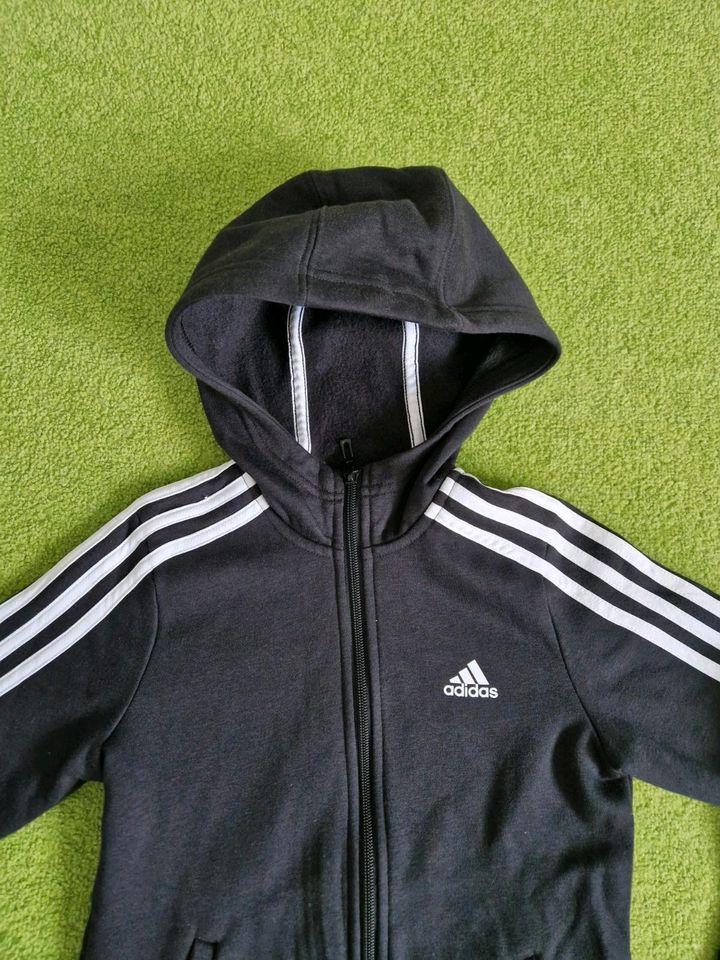 Sportjacke Adidas (inkl. Versand) in Illingen