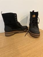 Boots von Bench schwarz rot 43 Winterschuhe Stiefeletten Saarland - Illingen Vorschau