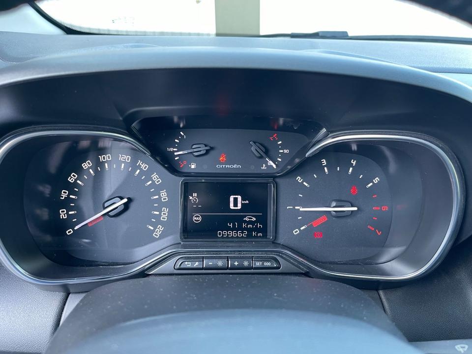 Citroën C3 Aircross Shine 1.2 Klima Navi Panorama 8x Alu in Lüdenscheid