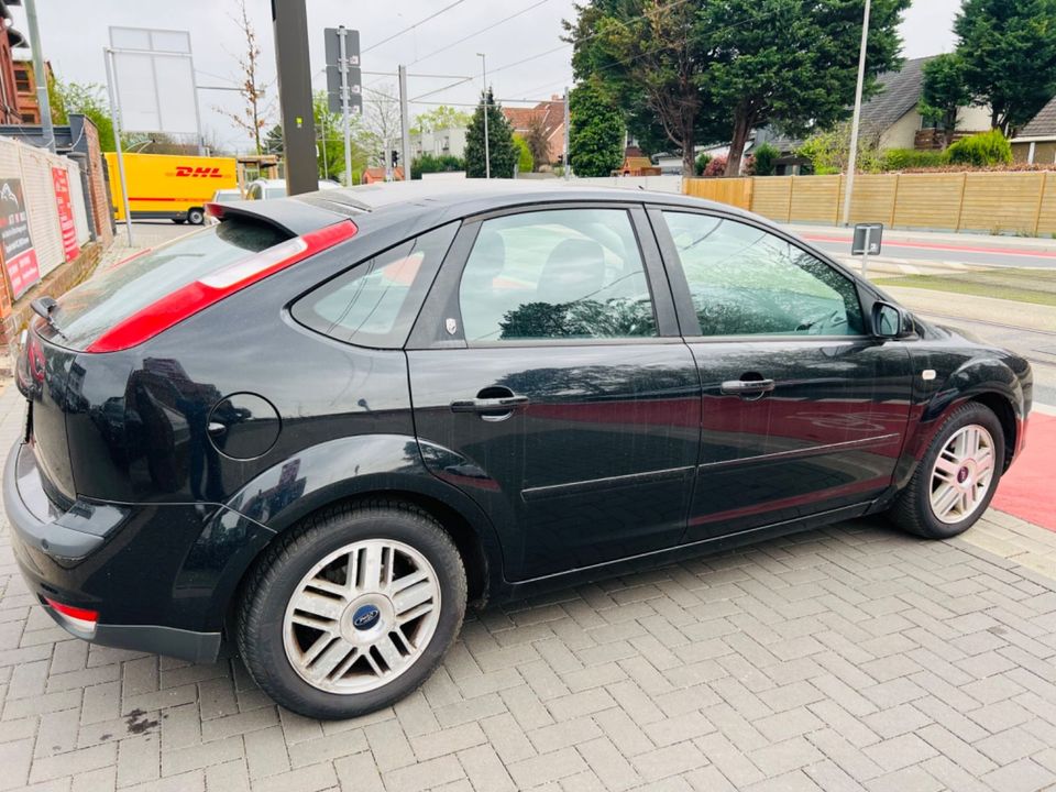 Ford Focus Lim. Ghia KLIMA"150000" in Hannover