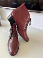 Tamaris Damen Gr. 41 rot Leder Stiefelette neuwertig Schuhe Wuppertal - Ronsdorf Vorschau