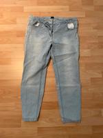 Jeans mit Jacquard-Struktur in hellem Blau mit Wasch-Effekten Hessen - Erbach Vorschau
