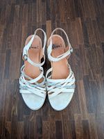 Think Sandalen mit Plateauabsatz weiß / creme Gr 41, Brautschuhe Baden-Württemberg - Tübingen Vorschau