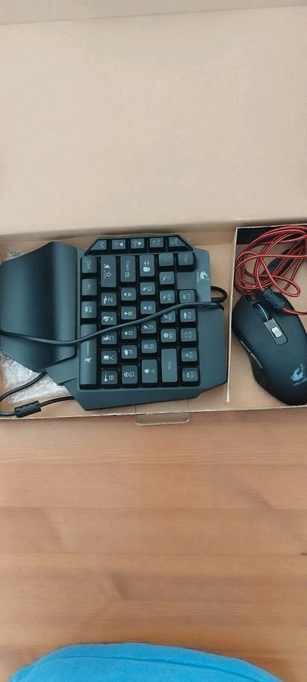 Einhand gaming Tastatur mit led in Hamburg