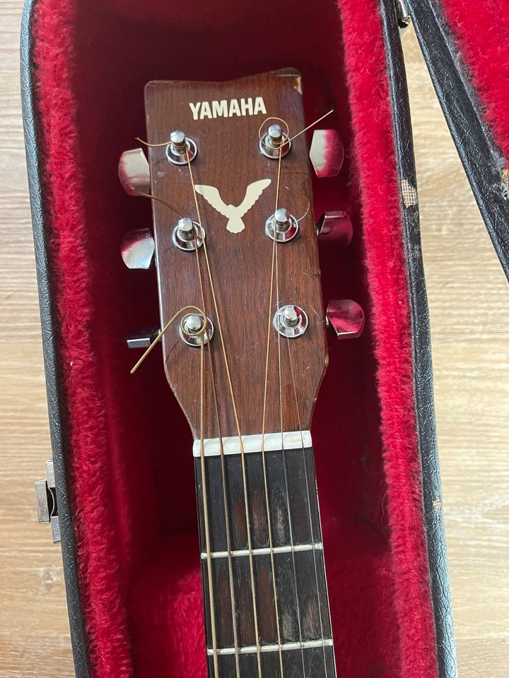 YAMAHA  Akustikgitarre mit Koffer…… in Radolfzell am Bodensee