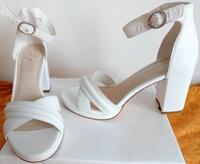 Sandaletten Sandalen Brautschuhe 5th Avenue Gr.40 Weiß Leder München - Maxvorstadt Vorschau