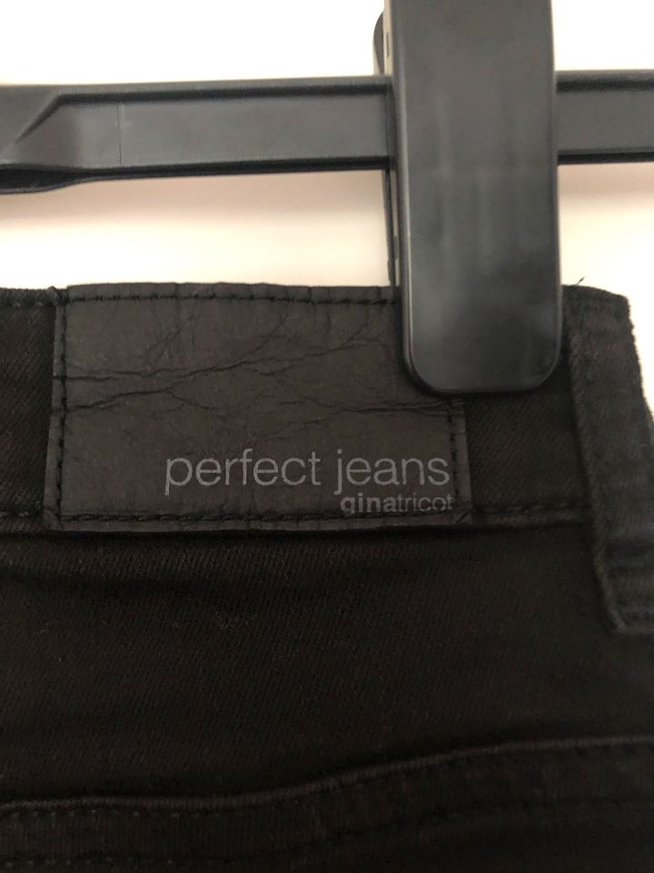 Schwarze Gina Tricot perfect jeans skinny jeans Gr. 34 in Wuppertal