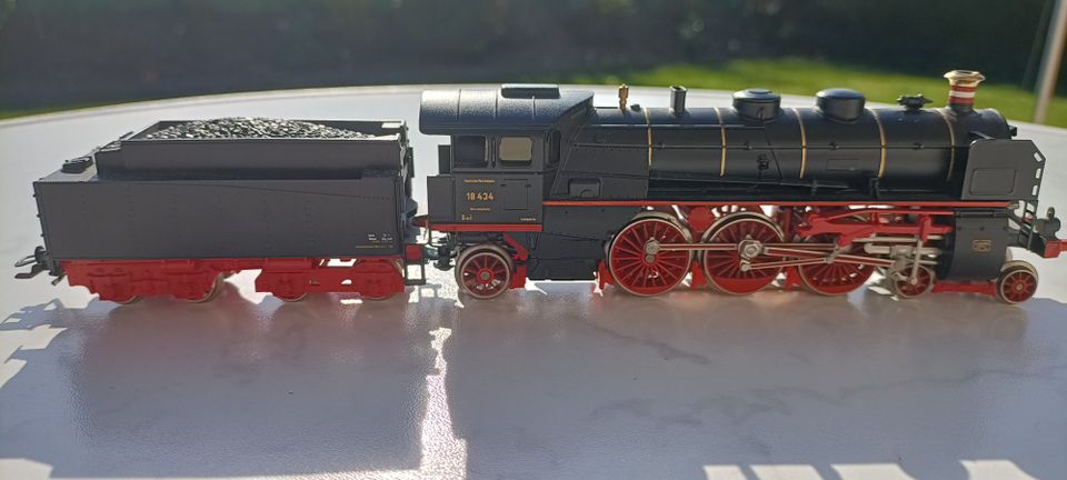 Verkaufe Modell E-Lok BR 18.4 von Märklin in Spur H0 in Twistringen