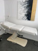 Behandlungsliege Massageliege Kosmetikliege Elektrisch Nordrhein-Westfalen - Wesseling Vorschau
