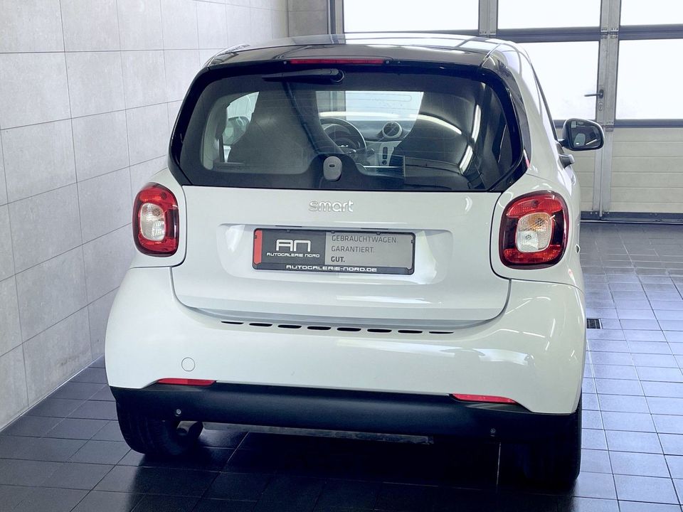 Smart fortwo coupe Pano+Media-Paket+ACC+Spurhalteassis in Stelle