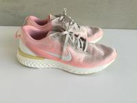 Nike Odyssey React W Atomic Pink Laufschuhe 40,5, Fitness, TOP! Hessen - Neu-Isenburg Vorschau
