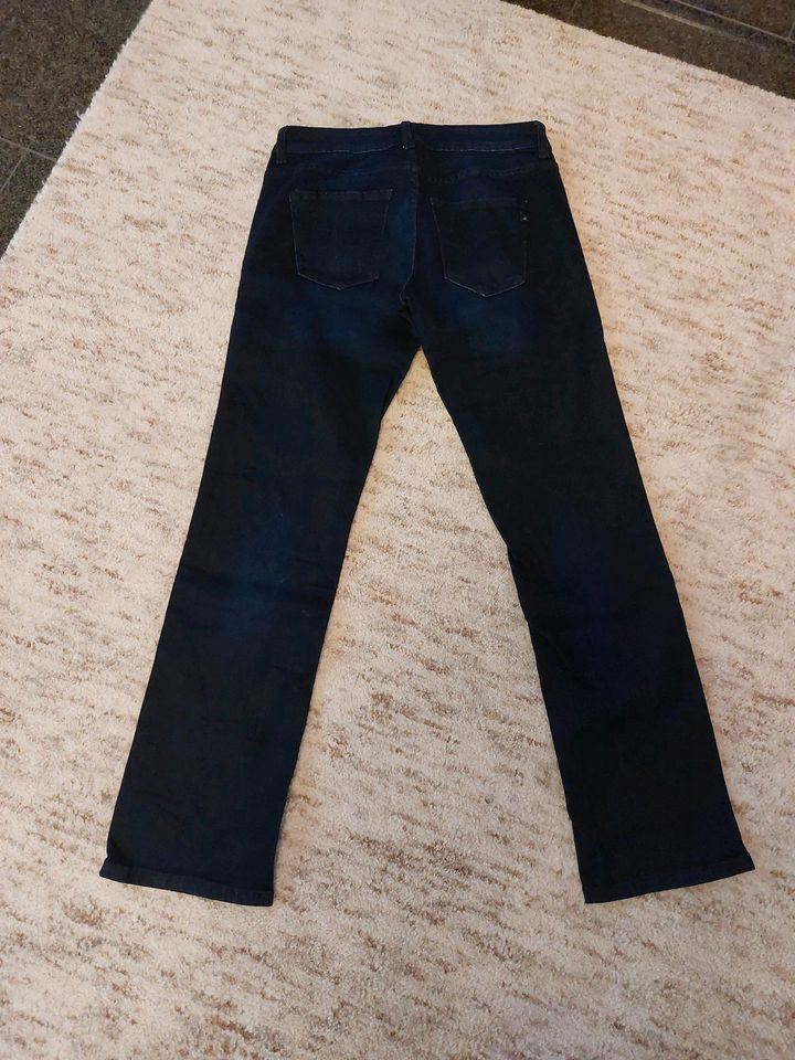 s.Oliver Jeanshose Jeans gerades Bein dunkelblau Gr. 36 in Klingenberg am Main