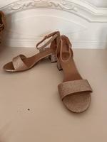 Neue Tamaris Sandalen Gr.39 mit Absatz Gold Glitzer High Heels Saarland - Schiffweiler Vorschau