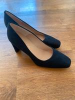 NEU Unisa Pumps schwarz Wildleder Gr 39 Frankfurt am Main - Westend Vorschau