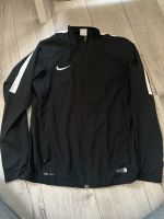 Nike Jacke Mitte - Wedding Vorschau