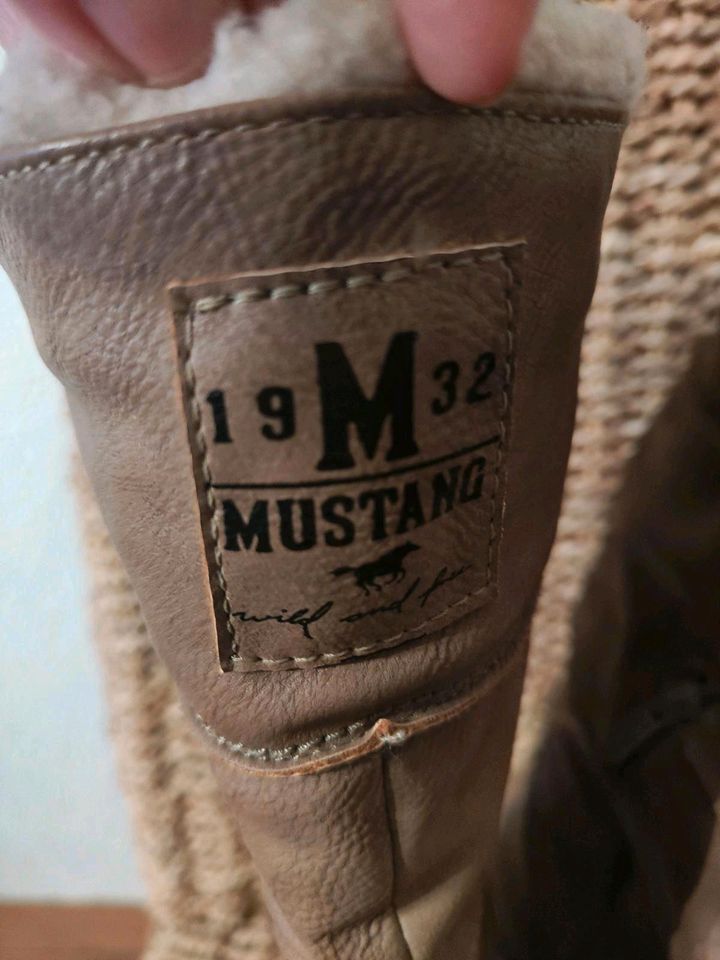 Hingucker! warme stylische Stiefel von Mustang Gr. 39 in Putbus